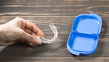 Taking occlusal splint out of its case