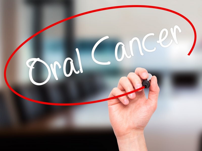 Person circling the words oral cancer